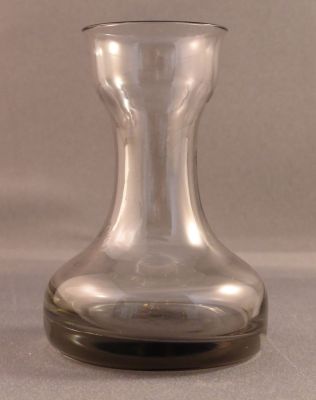 Wedgwood acorn vase
FJT40 c 1985 Designed by Frank Thrower. Midnight
Keywords: blown;british;vase;sold